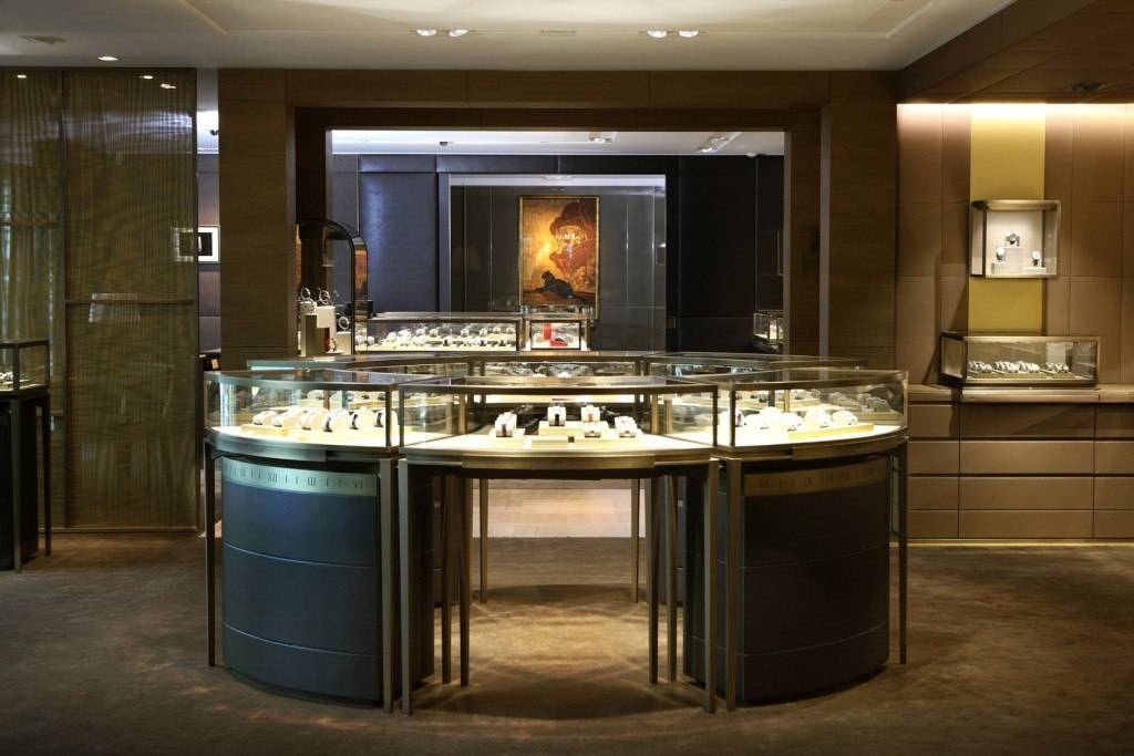 Cartier Stores 06  Store design interior, Jewelry store interior, Jewelry  store design