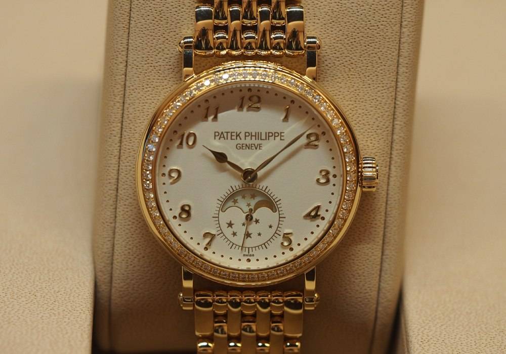 Часы рублей. Золотые часы Ратек Philippe. Patek Philippe часы за миллион. Patek Philippe 1245831 золотые часы с бриллиантами. Наручные часы Patek Philippe 5146-1g.