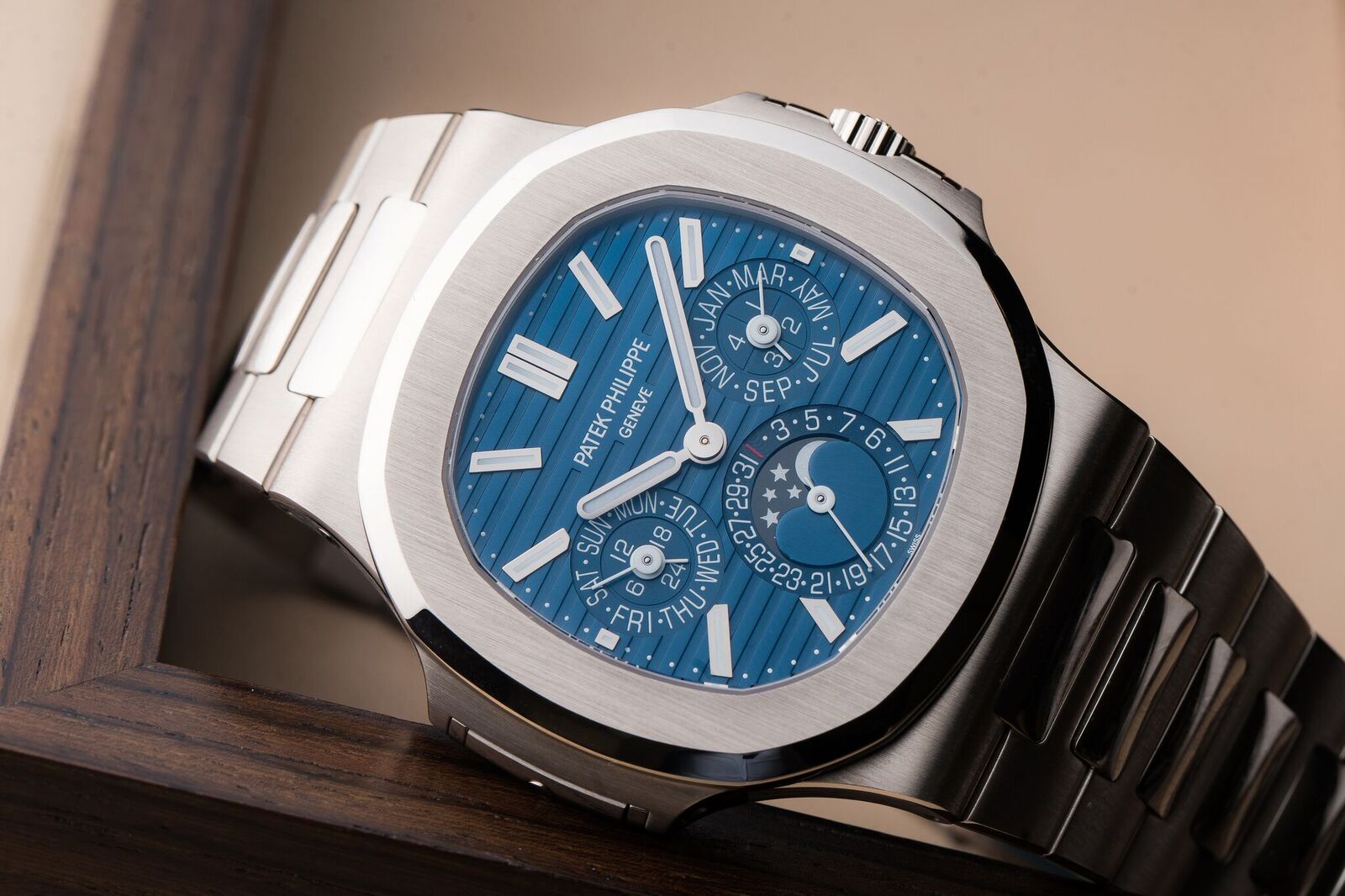 Patek Philippe Nautilus Perpetual Calendar 40mm White Gold Blue Dial Luxury  Watch
